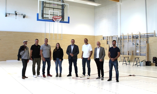 Klaus Hauser und Matthias Wischhof vom Ingenieurbüro PIH, Thomas Schultz und Karla Hannig vom Planungsbüro Die Planschmiede, Bürgermeister Andreas Busch, Bauamtsleiter Marco Schulz, Verwaltungsleitung Tobias Breske und Mario Junghans von der Bauverwaltung.