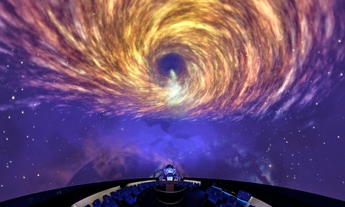 Im Planetarium können sich Schulkinder in den Ferien auf Weltraumabenteuer begeben.