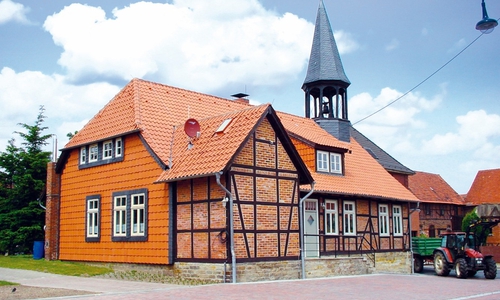 An diesem Turm sind Sicherungsmaßnahmen erforderlich.