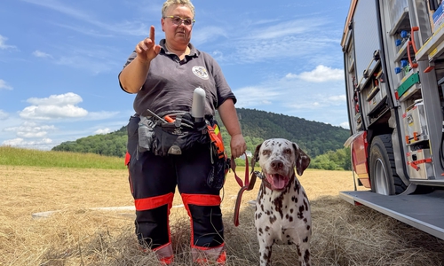 Suchhund Paula (mit Hundeführerin Kirstin Bock) war erfolgreich und erschnüffelte den Vermissten.