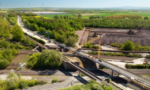 Luftbild der abgerissenen Brücken auf der Industriestraße Mitte, 