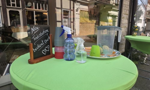 Am Kornmarkt konnte man sich vor dem Röber Gourmetmarkt kostenlos erfrischen.