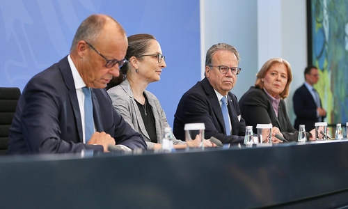 Übergabe des Berichts der Rentenkommission (Archiv)