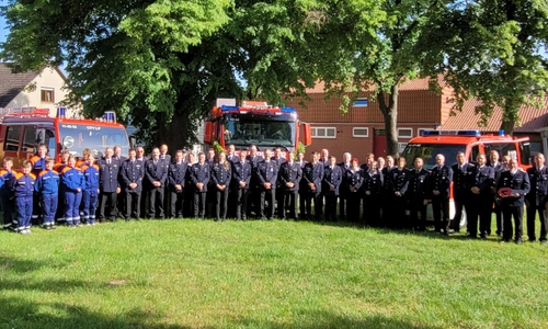 Gruppenfoto nach der Übergabe.
