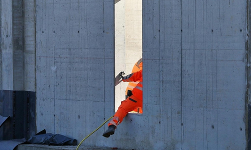 Bauarbeiter auf Baustelle (Archiv)