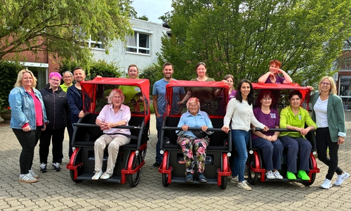 Drei E-Rikschas stehen den Seniorenzentren in Gifhorn und Calberlah jetzt zur Verfügung.