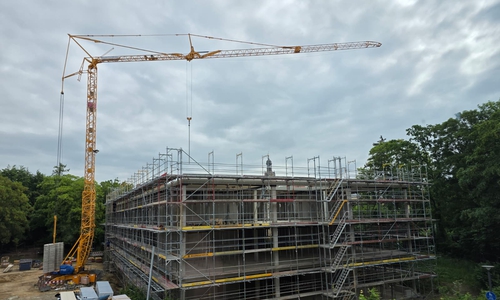 Der Rohbau ist fast fertig.