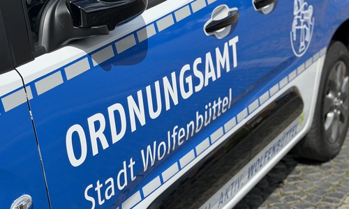Der Wolfenbütteler Stadtordnungsdienst ist ab sofort mit einem neuen Einsatzfahrzeug im Stadtgebiet unterwegs.