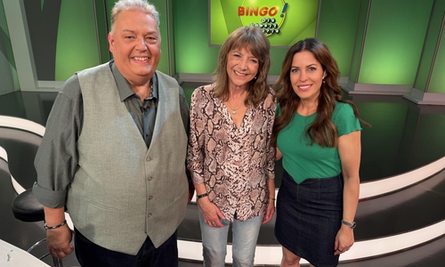 Nach der Sendung gab es für Christine noch ein Erinnerungsfoto mit den Moderatoren Michael Thürnau und Jule Gölsdorf (re.).