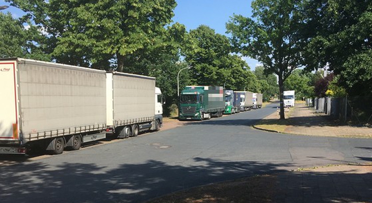 Braunschweig: Anwohner genervt - Lärm und Müll durch parkende Lkw