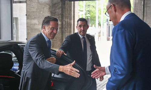 Mark Rutte nimmt an Kabinettssitzung teil am 01.07.2026