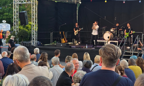 Kurzfristig sprang der Musiker Paul Brunner ein und eröffnete den Kultursommer.