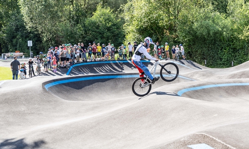 Freeride-Mountainbiker Justus Imhorst zeigte, was auf der Anlage möglich ist.