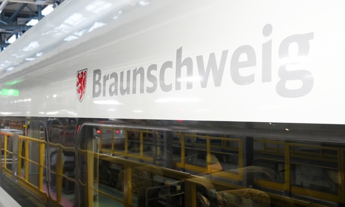 Ein Foto von der Folierung des Zuges, das die Bahn der SPD zur Verfügung gestellt hat.