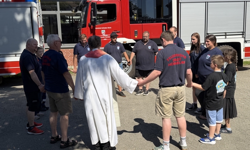 Pfarrer Olaf Schäper segnete die Kameraden der Feuerwehr.