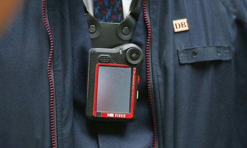 Schaffner mit Bodycam (Archiv)
