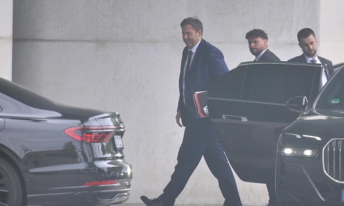 Lars Klingbeil am 01.07.2026 auf dem Weg zum Koalitionsausschuss