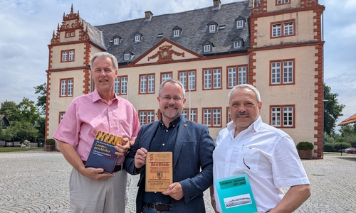 Freuen sich auf die Zusammenarbeit: 1. Vorsitzender Arne Homann (Mitte), 2. Vorsitzender Jan Erik Bohling (links) und Schatzmeister Kagan Kortun (rechts) als Vertreter der übrigen Vorstandsmitglieder