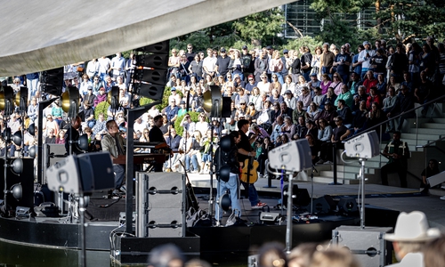 Zahlreiche Besucher nutzten die Gelegenheit, um Isaak live zu sehen.