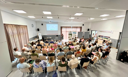 Vertreterinnen und Vertreter aus Landwirtschaft, Wasserwirtschaft, Kommunen, Wissenschaft, Naturschutz, Kirchen, Landesbehörden, Regionalentwicklung, Wirtschaftsförderung und Zivilgesellschaft beim dritten Klimalandschaftsforum