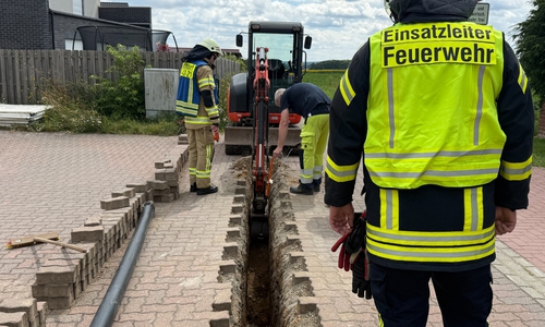 Die Gasleitung war bei Baggerarbeiten beschädigt worden.