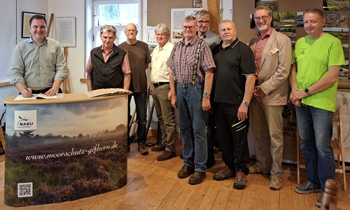 Zu den Partnern des neuen Netzwerks gehören der Landkreis Gifhorn, der Niedersächsische Landesbetrieb für Wasserwirtschaft, Küsten- und Naturschutz (NLWKN), der Wasser- und Bodenverband Sassenburg, der Förderverein Großes Moor e. V., der NABU Kreisverband Gifhorn e. V., der Natur- und Kultur-Erlebnispfad Großes Moor Gifhorn e. V. sowie die Arbeitsgemeinschaft Fahrradwege in der Gemeinde Sassenburg. Die Vertreter der Organisationen und Institutionen unterzeichneten die Deklaration. 