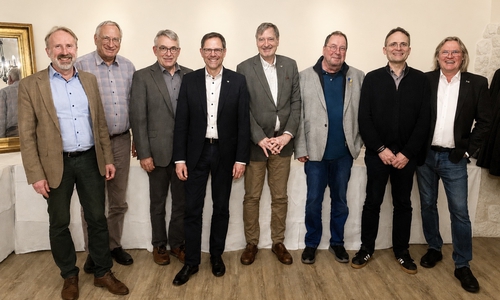 Martin Geißler, Peter Priebe, Bernhard Bergmann, Knut Foraita, Martin Kücke, Jürgen Wetter, Markus Gerke und Peter Peters (v. li.)..