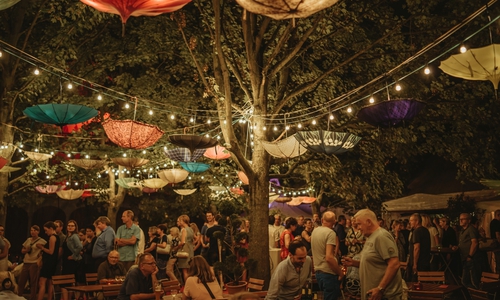 Musik, Varieté, Comedy und vieles mehr erleben Besucherinnen und Besucher bei KulturImZelt ab dem 27. August im Bürgerpark.