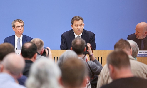 Lars Klingbeil (Mitte) am 06.07.2026