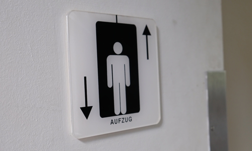 Ab dem 20. Juli wird der Aufzug im Gebäude der Klubgartenstraße 11 erneuert. Der neue Aufzug wird voraussichtlich ab Ende August in Betrieb genommen. 