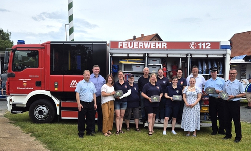 Unter anderem wurde die Feuerwehr Groß Lafferde mit Hygienetaschen ausgestattet.