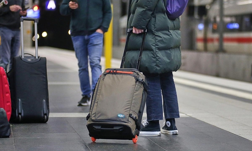 Reisende bei der Deutschen Bahn (Archiv)