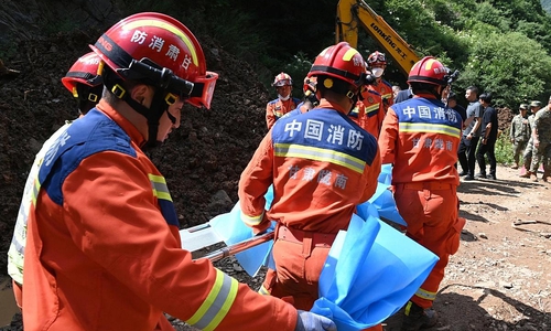 Rettungskräfte in Gansu am 07.07.2026