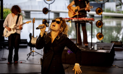 Paula Dalla Corte präsentierte ihre neuen Songs mit viel Leidenschaft.