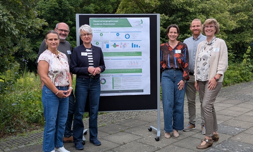 Das Wasserversorgungskonzept wurde vom Landkreis gemeinsam mit einem Ingenieur-Büro erarbeitet (v.li.):  Claudia Ferrara (Untere Wasserbehörde, LK Wolfenbüttel), Umweltdezernent Sven Volkers, Landrätin Christiana Steinbrügge, Umweltamtsleiterin Kristina Eß, Ferdinand Flechtner (DHI WASY GmbH) und Antje Dreblow-Wulf (Untere Wasserbehörde, LK Wolfenbüttel).  