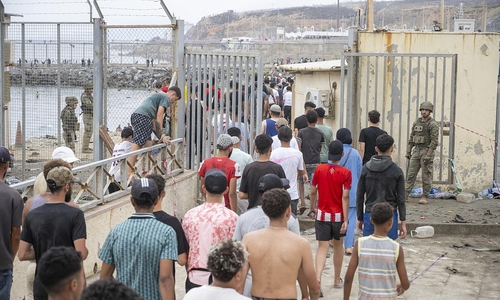 Massenandrang an der Grenze zu Ceuta am 31.07.2026