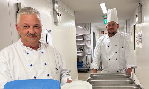 Mitarbeiter der Küchen-Crew des Klinikums.