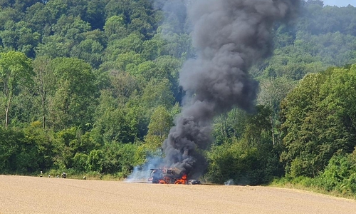 Mähdrescher in Vollbrand (Archiv)