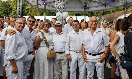 Zahlreiche Besucher kamen zum Eröffnungstag.