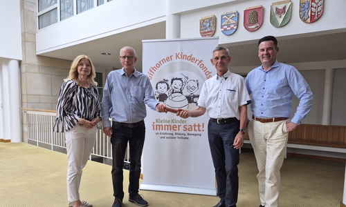 Annette Hoffmann (Stadt Gifhorn), Jens Legenbauer, Holger Ploog und Matthias Nerlich (Schirmherr des Gifhorner Kinderfonds).