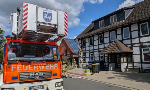 Auch die Drehleiter war im Einsatz.