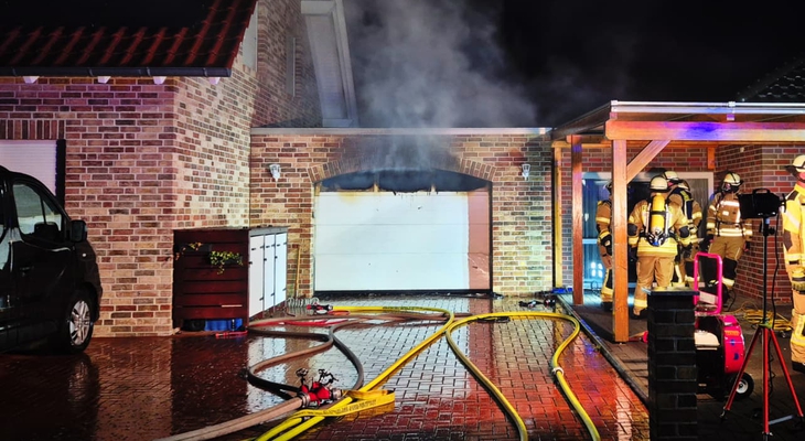 Garagenbrand während Unwetter: Nächtlicher Einsatz für Feuerwehr Gifhorn