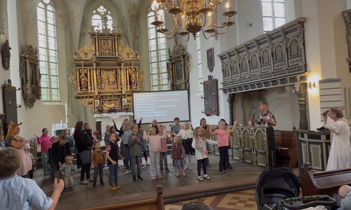 Gemeinsam wurde gesungen und getanzt.