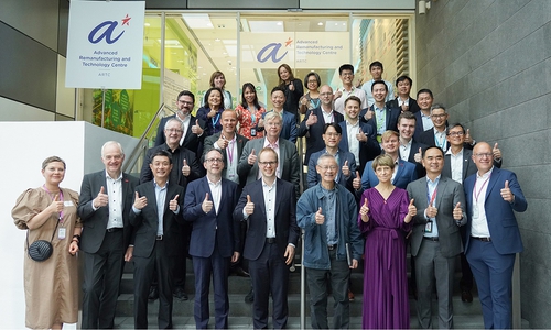 Eröffnung der Forschungspräsenz der TU Braunschweig in Singapur Im November 2023 – unter Beisein der Präsidentin der TU Braunschweig Prof. Dr. Angela Ittel, Staatssekretär im BMBF Dr. Jens Brandenburg, Prof. Dr. Andy Hor (A*STAR), Dr. David Low (A*STAR SIMTech), Vizepräsident Prof. Dr. Arno Kwade, Prof. Dr. Christoph Herrmann und Prof. Dr. Vanessa Carlow (alle TU Braunschweig). 