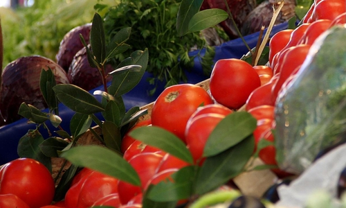 Tomaten an einem Gemüsestand (Archiv)
