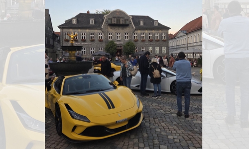 Stilvolle Ferraris unterstreichen das italienische Motto und bringen ein Stück "Bella Italia" in die Goslarer Innenstadt.