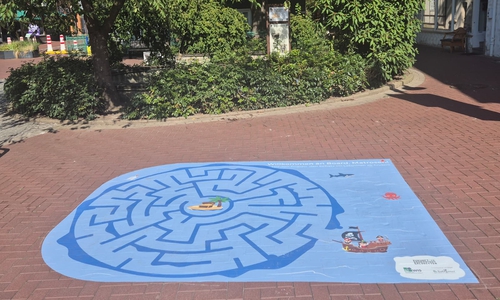 Neue Bodenspiele laden Kinder zum Mitmachen ein.