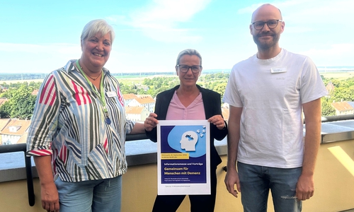 Gemeinsam für Menschen mit Demenz (von links): Petra Voigt, Demenzbeauftragte, Aline Prasse, Pflegedirektorin und Steven Piper, Demenzbeauftragter.
