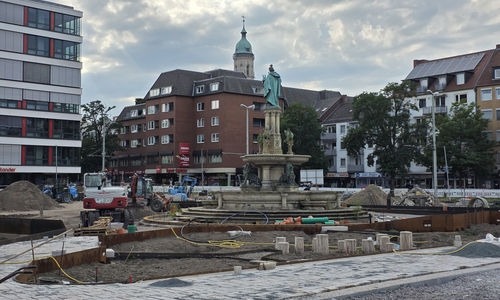 Die Pflasterarbeiten am Hagenmarkt schreiten voran. 
