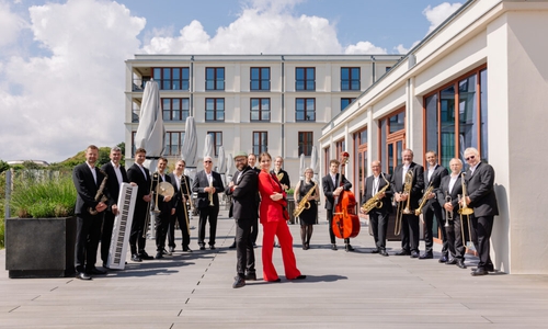 Die FTO Big Band spielt im Barockgarten in Schöningen.